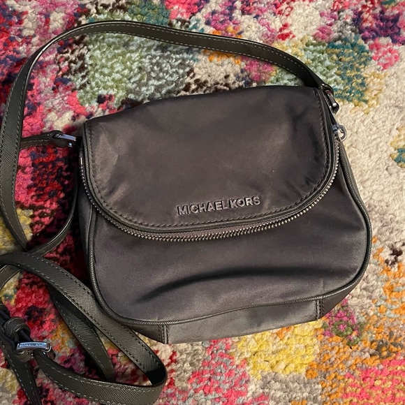 MICHAEL KORS GREY CROSSBODY 12LxD10xW5/ Strap 50 - Picture 2 of 10